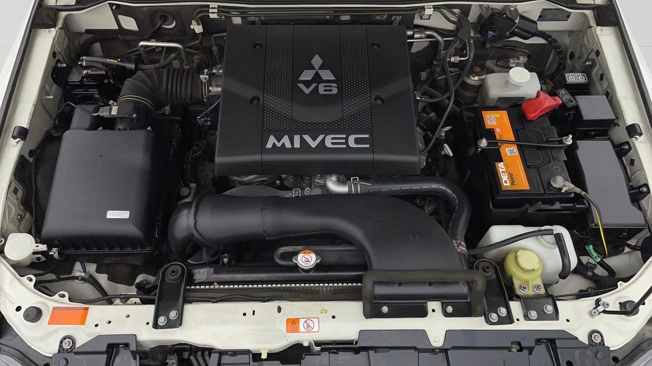 ميتسوبيشي باجيرو SIGNATURE EDITION 3.8 | بدون دفعة مقدمة | اختبار قيادة مجاني للمنزل