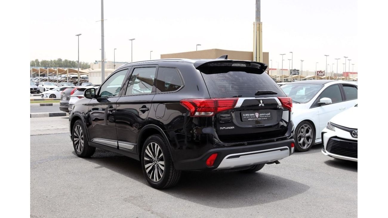 Mitsubishi Outlander GLX Basic ACCIDENTS FREE - ORIGINAL PAINT - GCC - 7 STR - ENGINE 2400 CC - V4