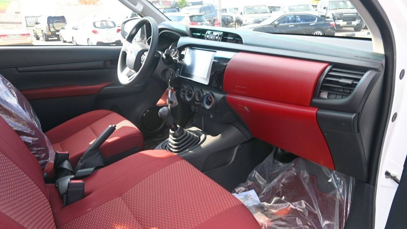 تويوتا هيلوكس GLS G SC 2.7L Petrol 4x4 with Diff Lock 2025YM