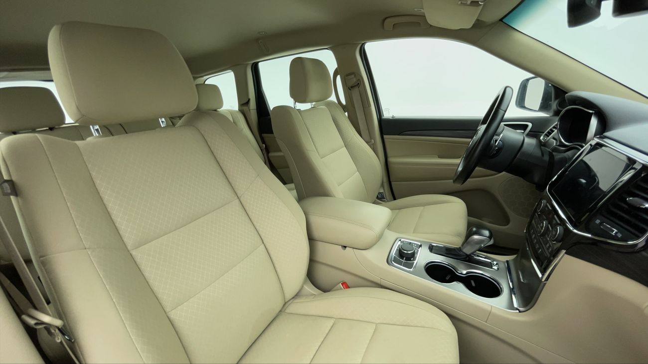 جيب جراند شيروكي LAREDO 3.6 | بدون دفعة مقدمة | اختبار قيادة مجاني للمنزل