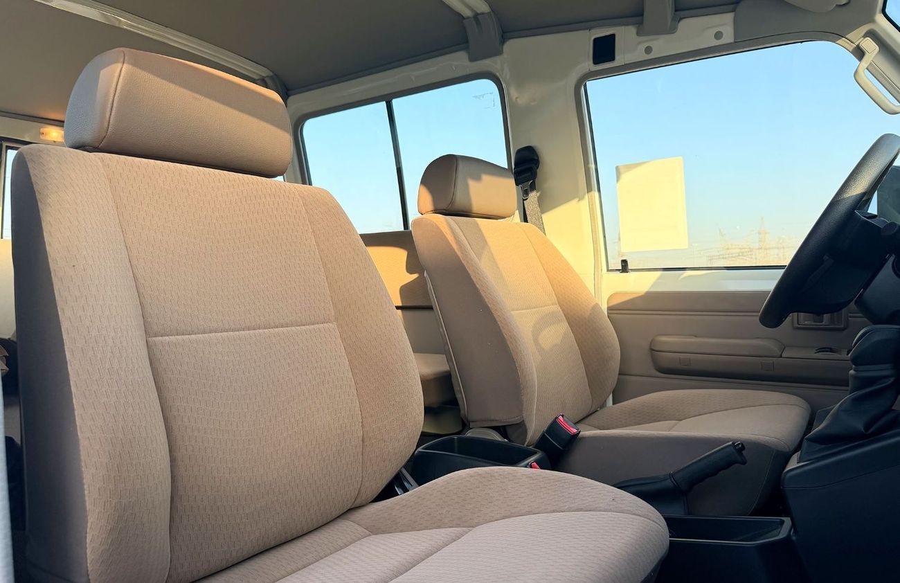 Toyota Land Cruiser LC78 Base V6 4WD Automatic GCC Specification