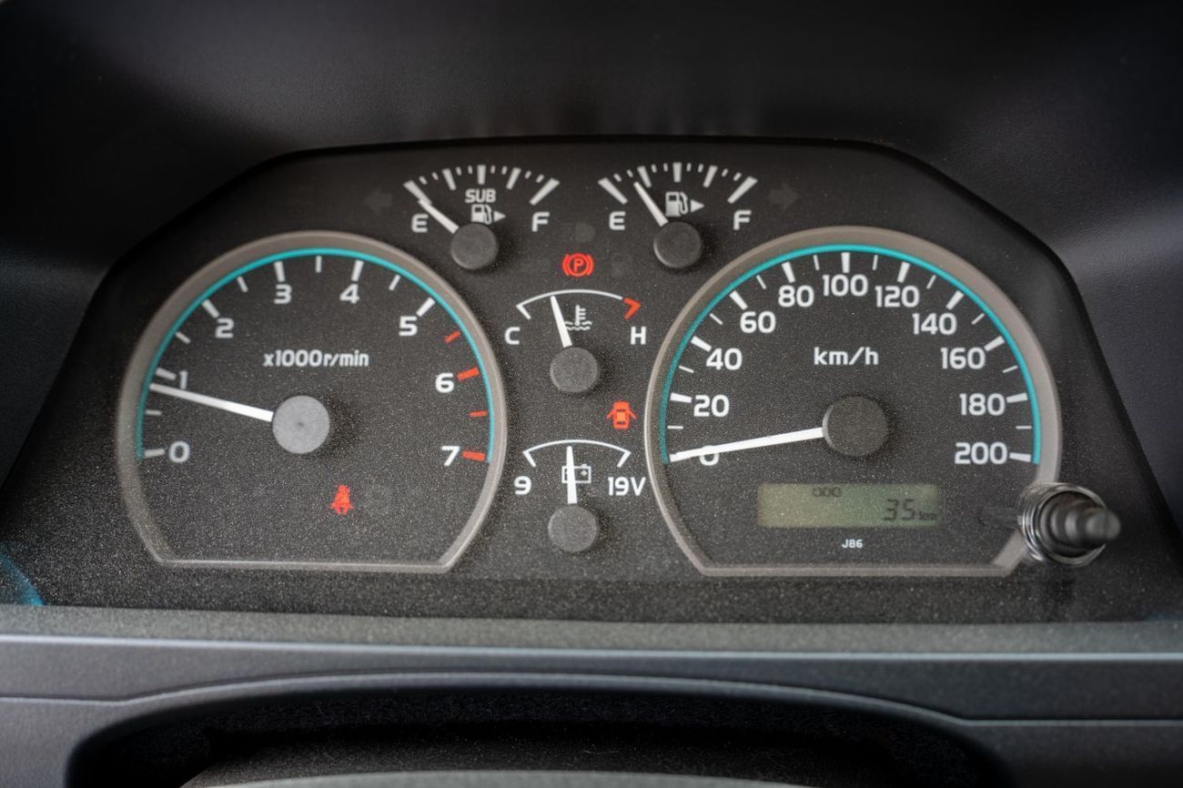 تويوتا لاند كروزر بيك آب Toyota Landcruiser pickup,2025,chassis(with 11 rows and dual fuel,tank,petrol engine,beige ,petrol e