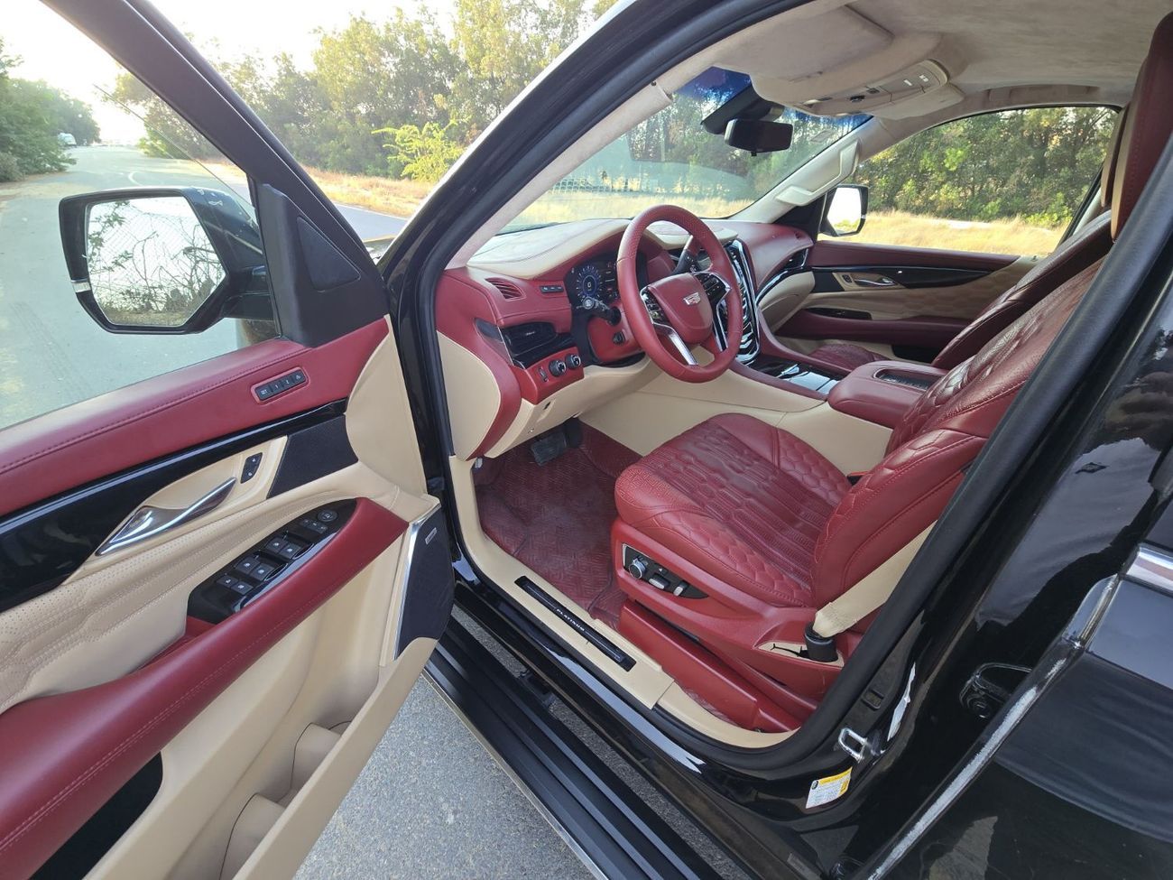 Cadillac Escalade ESV Platinum 6.2L ESCALADE ESV PLATINUM 2018 GCC VIP SEATS // TV // LOW MILEAGE // PERFECT CONDITION