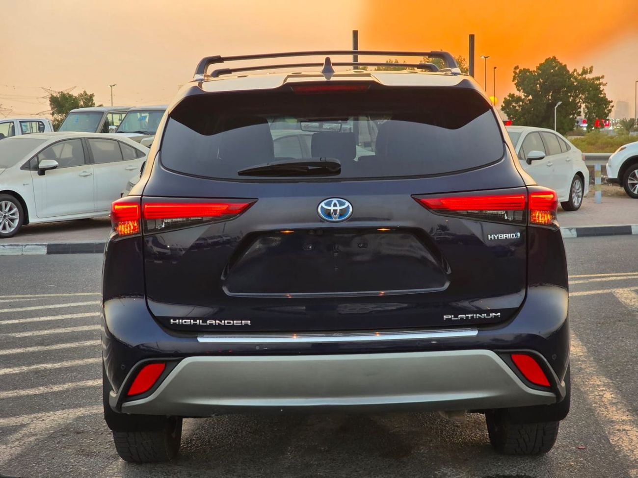 تويوتا هايلاندر 2.5L Hybrid Platinum