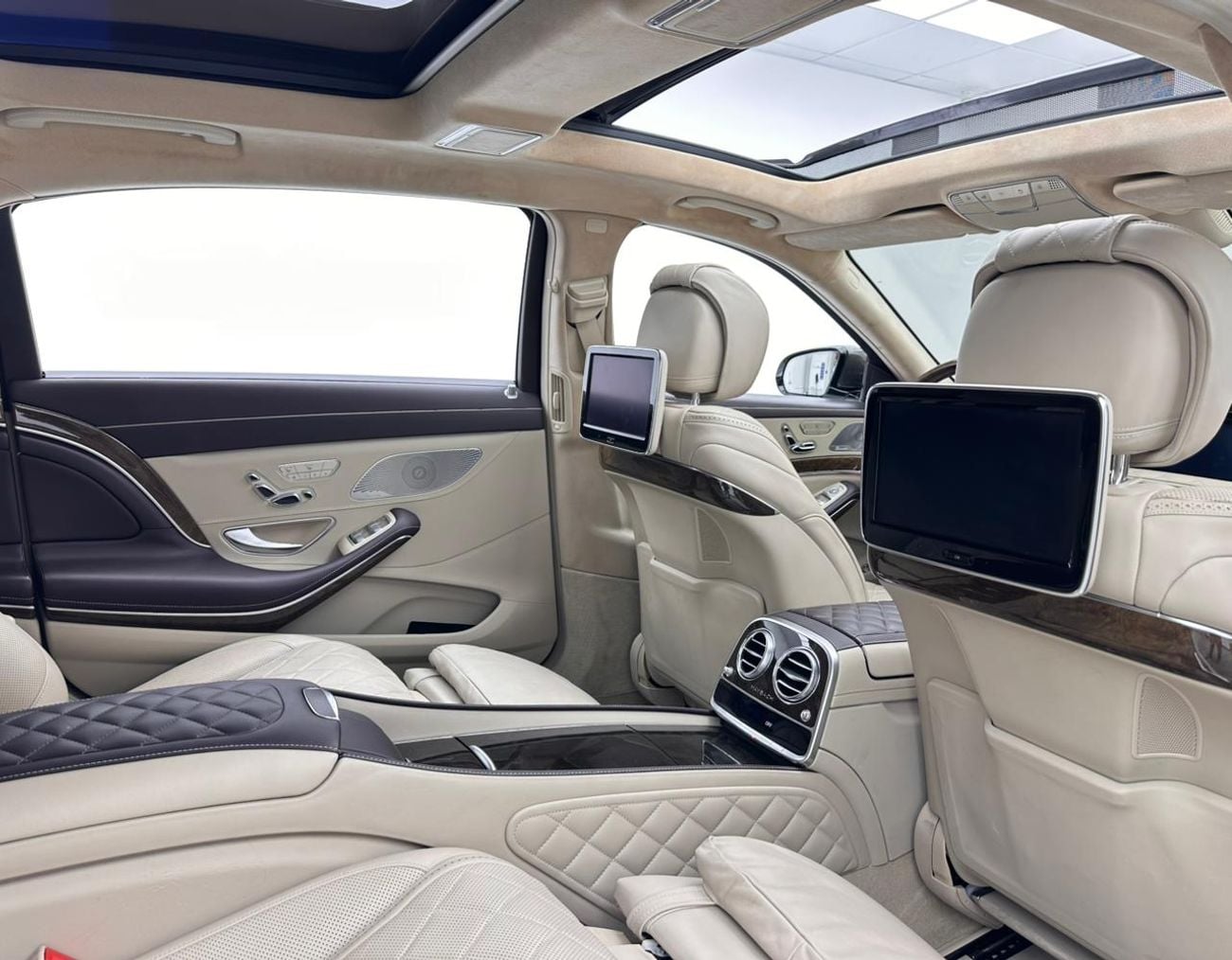 Mercedes Maybach S650 Maybach 2015 Mercedes-Maybach S650, Mercedes Full Service History, Excellent Condition, GCC