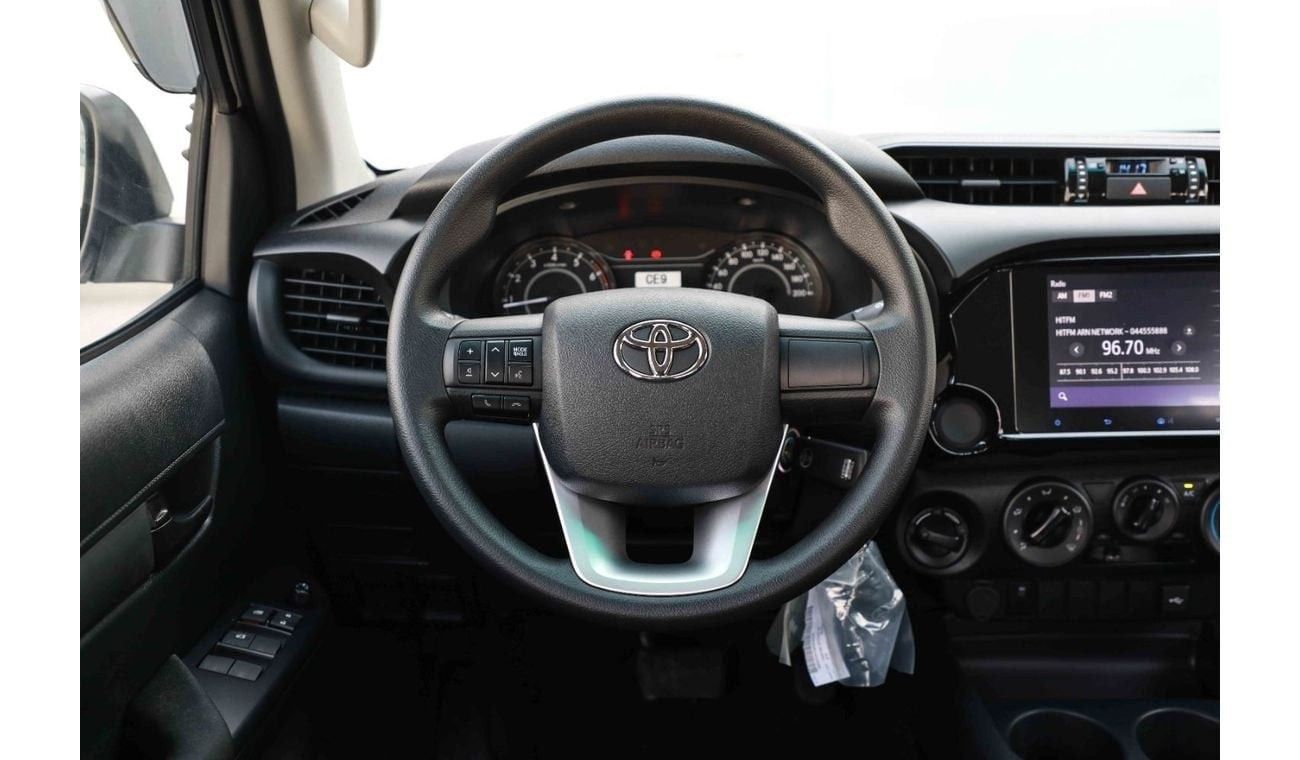 Toyota Hilux 2025 TOYOTA HILUX LOW 2.7 - PLATINUM WHITE PEARL inside BLACK | Export Only
