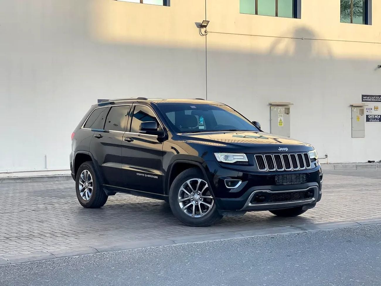 Jeep Grand Cherokee Laredo 3.6L RWD GCC Specs Laredo - Well Maintained