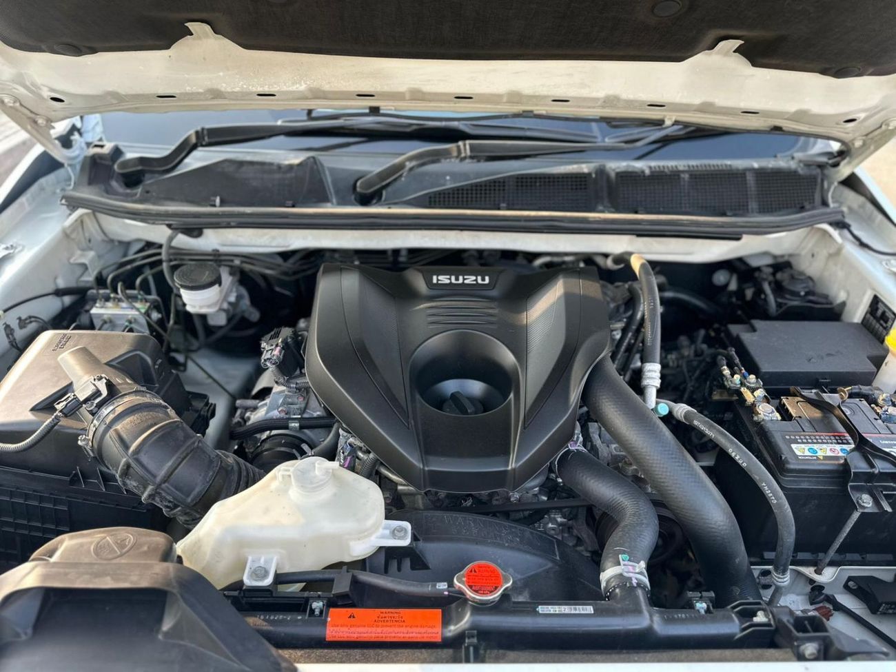 إيسوزو D ماكس diesel 3.0 liter ,right hand drive auto transmission only for export available