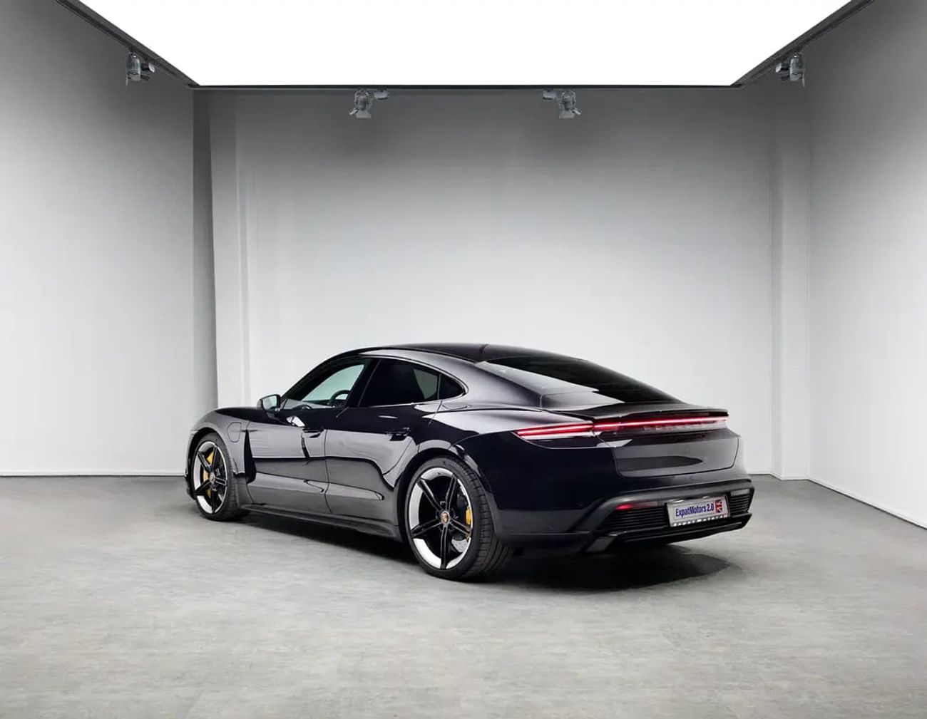 بورش تايكان Turbo S (755 HP)