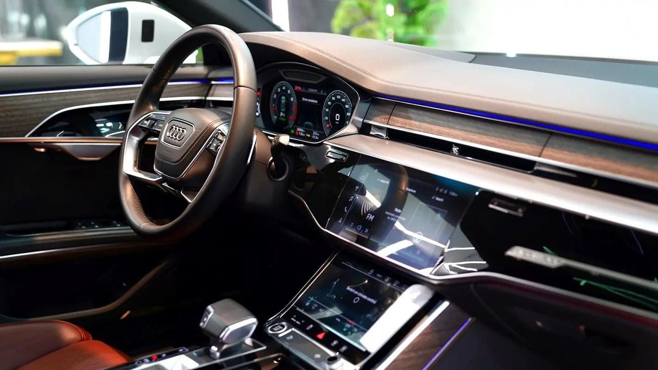 Audi A8 L 55 TFSI quattro 3.0L (335 HP) EXCLUSIVE A8L 55 TFSI V8 || VIP CONSOLE || TOP RANGE || GCC || ACCID