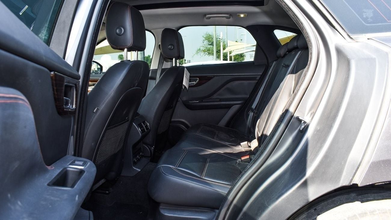 جاكوار F بيس PRESTIGE 35 AWD