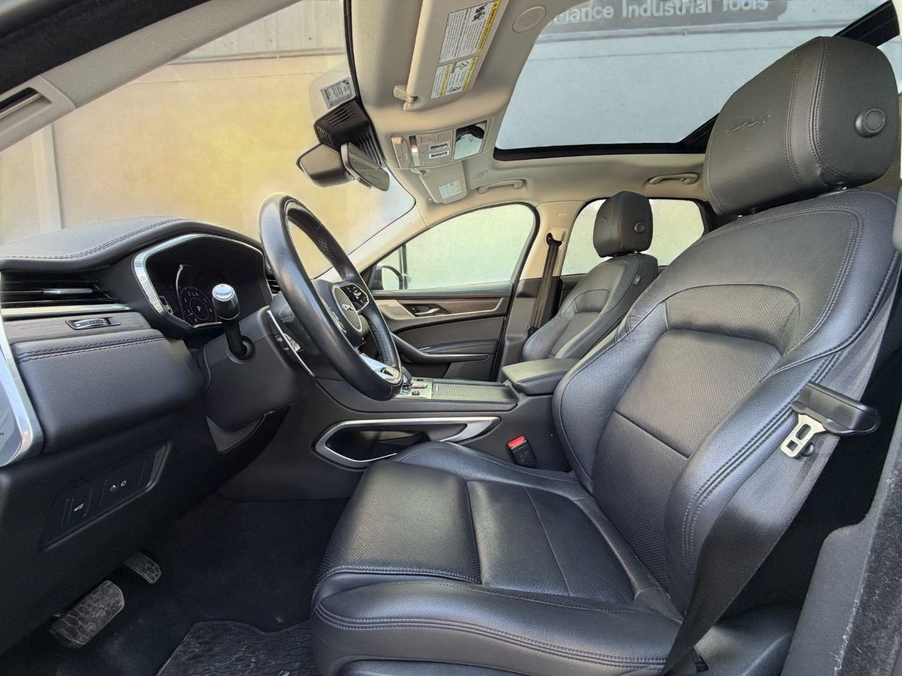 جاكوار F بيس R-Sport 2.0L