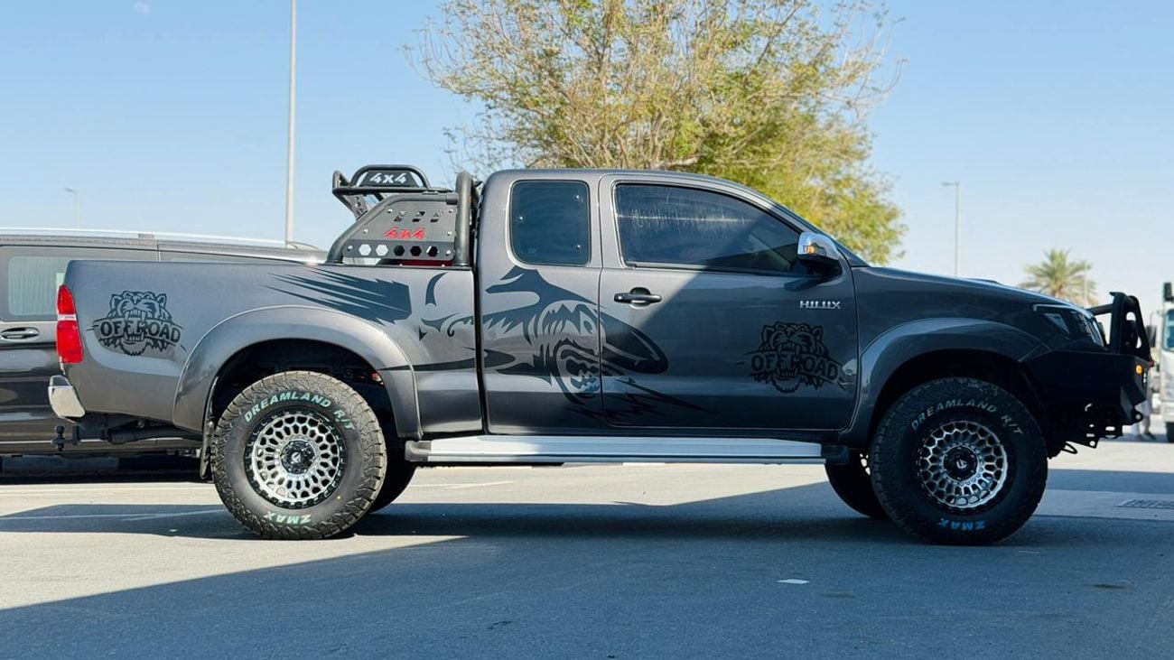 تويوتا هيلوكس 2013| 3.0L DIESEL ENGINE | MT | RHD | SMART CAB | GTK BULL BAR WITH LED FOCUSED LIGHTS | HEAVY 4X4 S