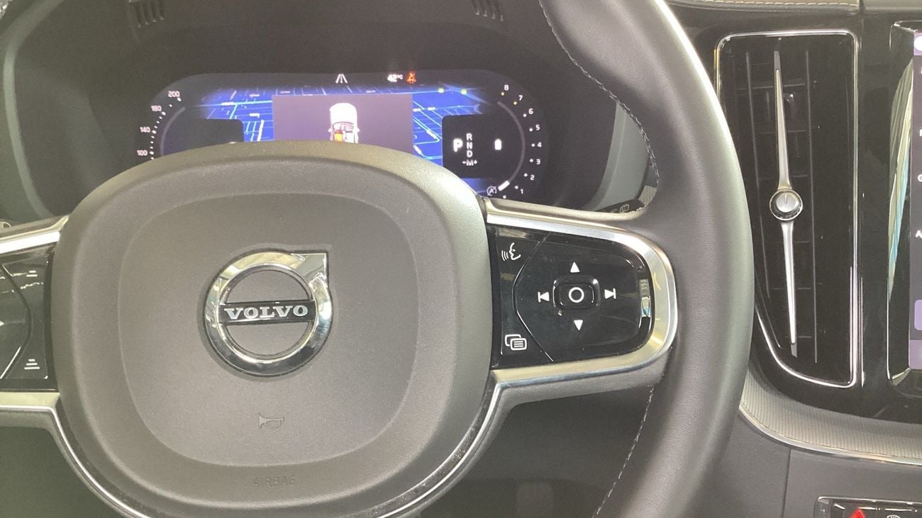 فولفو XC 60 2.0 B5 P MHEV ULTIMATE DARK 4WD AUTO | شامل الضمان | 0 ﺪﻔﻋﺓ ﺃﻮﻟﻯ