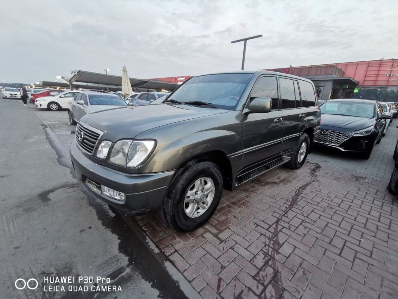 لكزس LX 470 In excellent condition and requires no expense