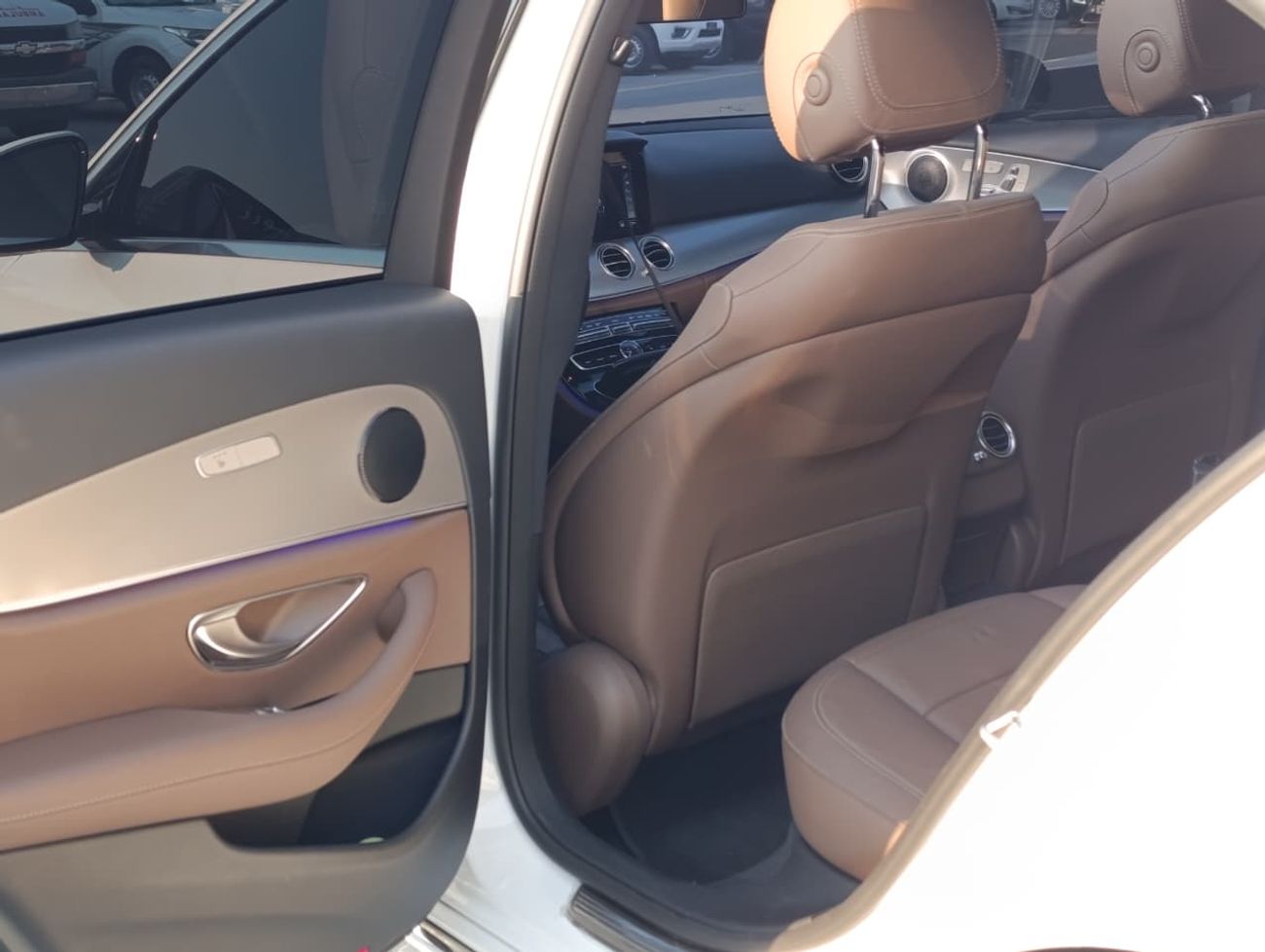 مرسيدس بنز E300 Premium + 2.0L