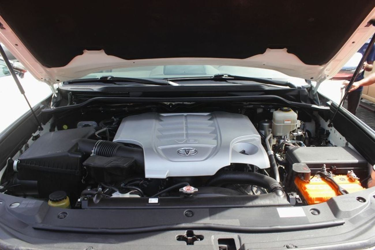 تويوتا لاند كروزر VXR 5.7L 4WD