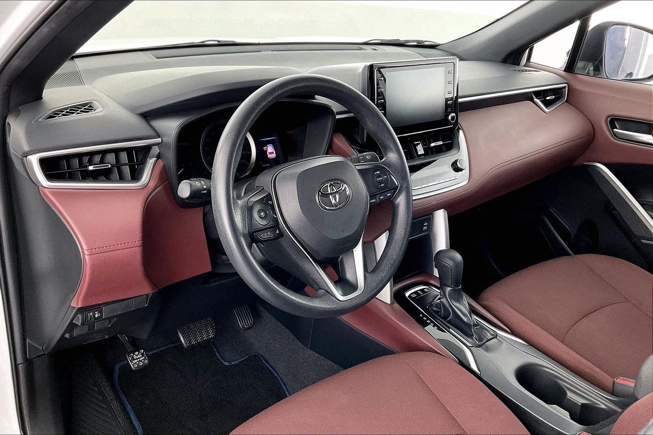 تويوتا كورولا كروس XL | عرض العيد الحصري | خالية من أضرار الفيضانات