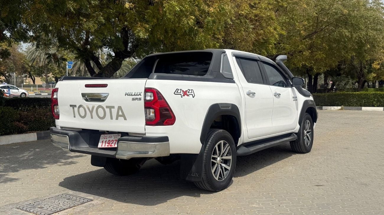 تويوتا هيلوكس SR5