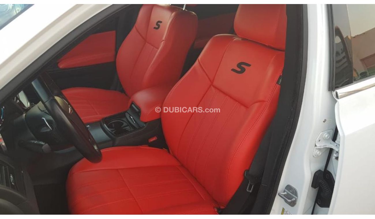 كرايسلر 300s موديل 2013 فل مواصفات كراسي جلد ومثبت سرعه وتحكم كهربي كامل ونظام صوت ممتاز وكاميرا خلفيه ومدخ