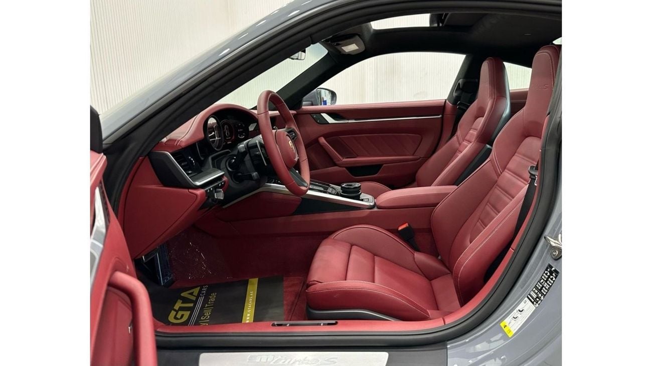 بورش 911 *Brand New* 2024 Porsche 911 Turbo S, May 2026 Porsche Warranty, Delivery Kms, GCC