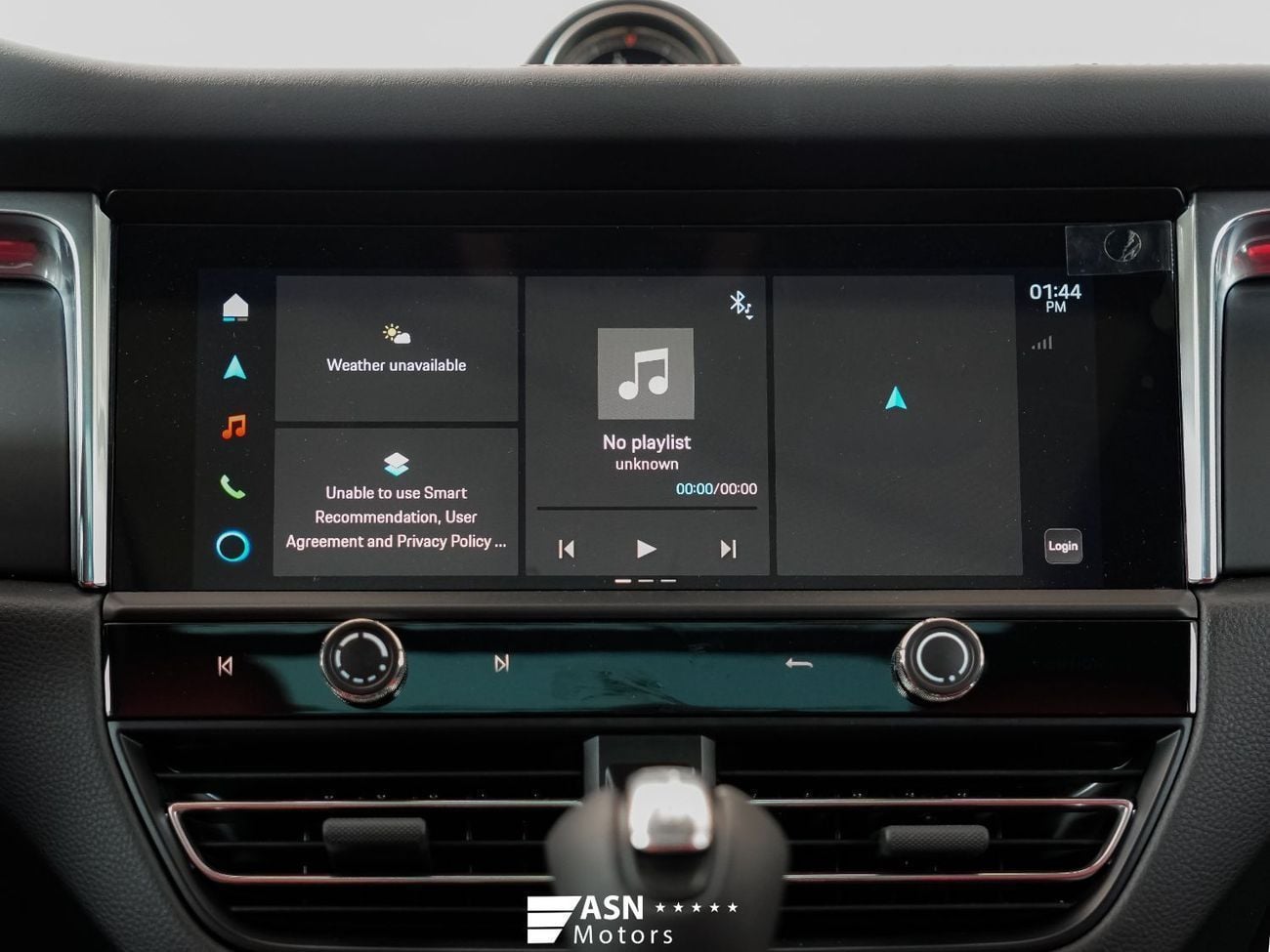 بورش ماكان PURSUING DREAMS EDITION (NON GCC) 2025 2.0 Turbo (Clearance Price)