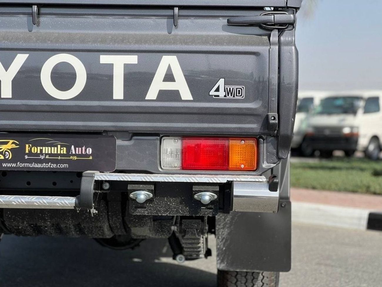 Toyota Land Cruiser Pick Up LC79 4.0L PTR A/T D/C // 2024 // MID OPTION WITH POWER WENDOS , DIFF LOCK , WINCH // SPECIAL OFFER /