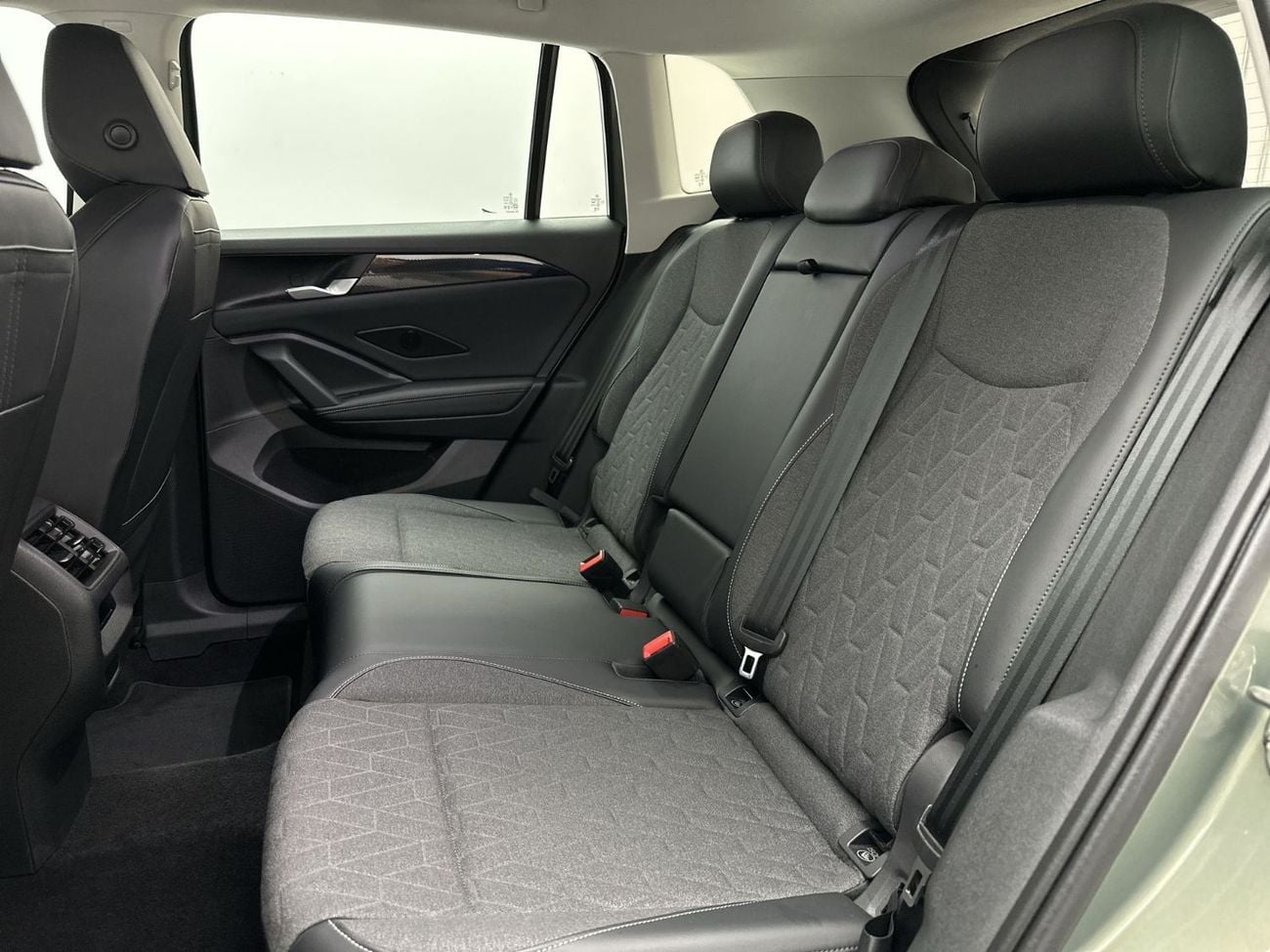 Volkswagen Tiguan LIFE 1.4L | LED Headlamps | Heated Folding Mirrors | 17" Alloy Wheels