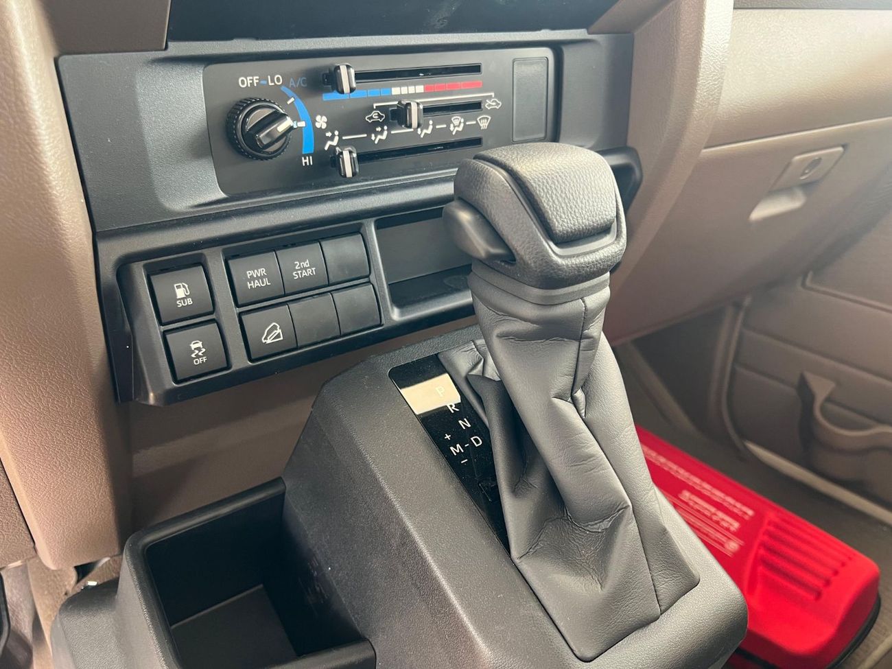 تويوتا لاند كروزر بيك آب Std 4.0L Single Cab Utility AWD