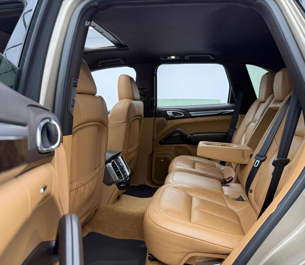 Porsche Cayenne 2016 Porsche Cayenne S, Full Porsche Service History, Low Km, Fully Loaded, Excellent Condition, GCC