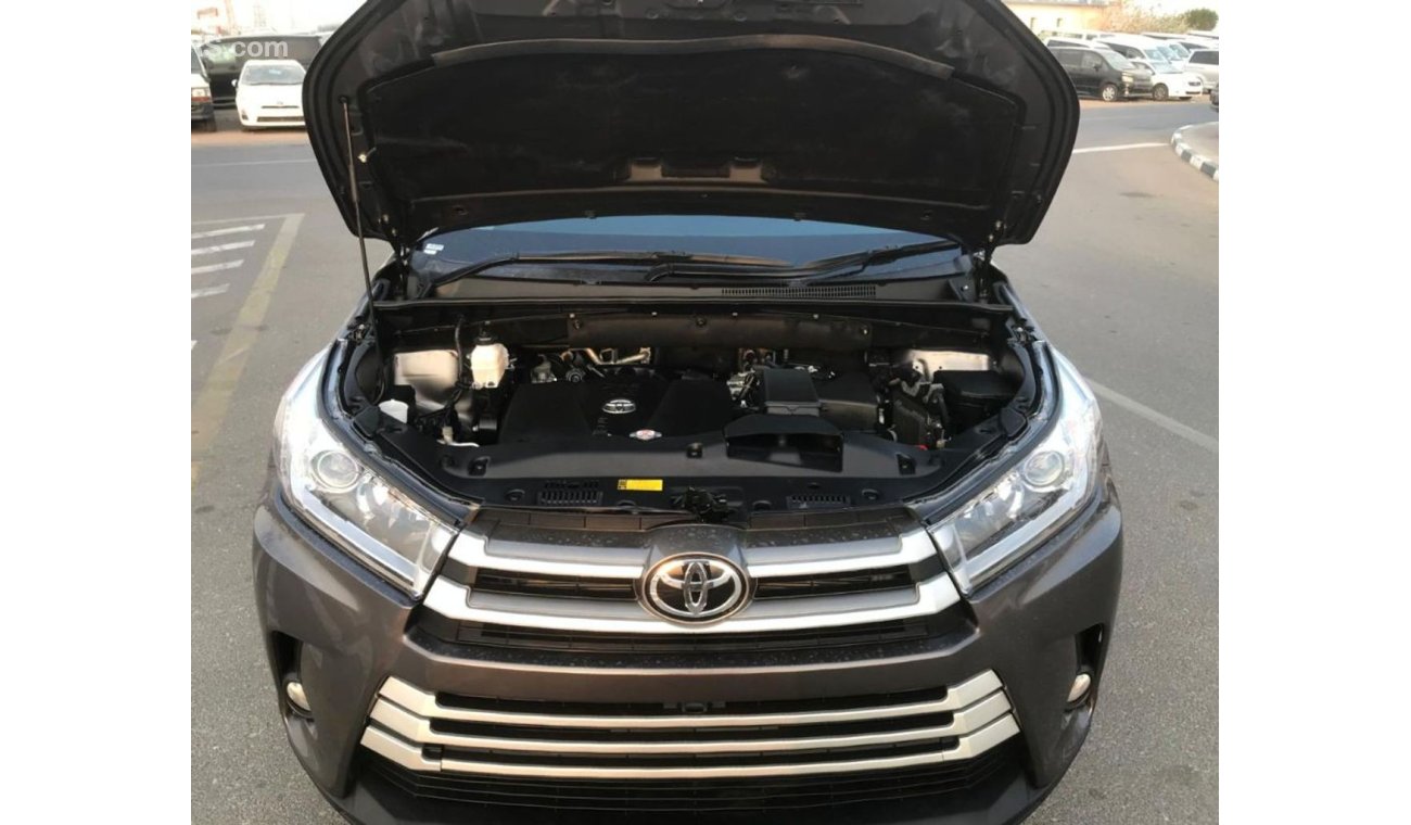 تويوتا كلوجير Toyota kluger petrol Engine Grey Color Model 2019  car very clean and good condition full waranty as