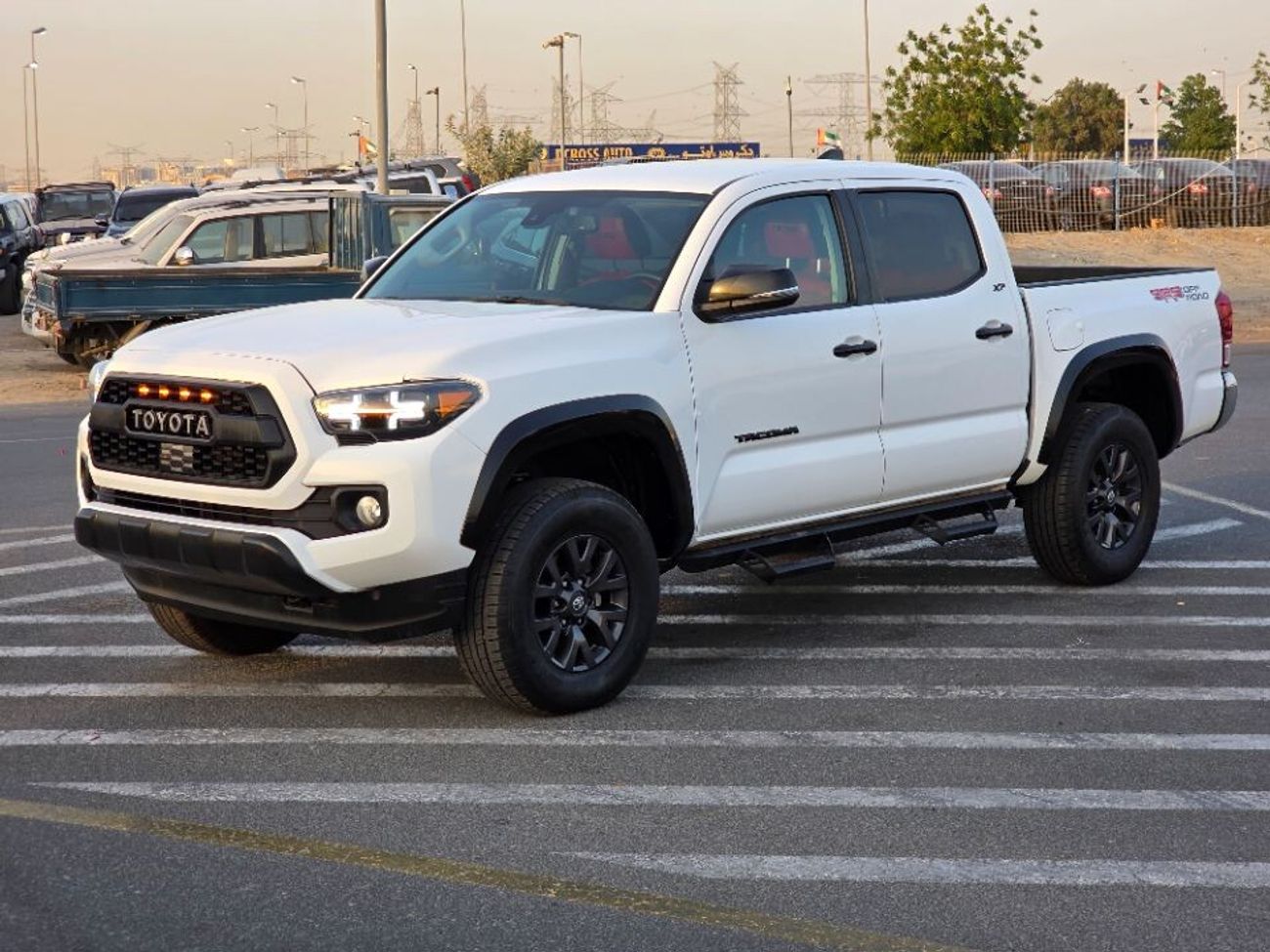تويوتا تاكوما 2023 Model SR5 Push button, 4x4 and leather seats