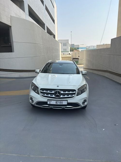 Mercedes Benz GLA250 STANDARD