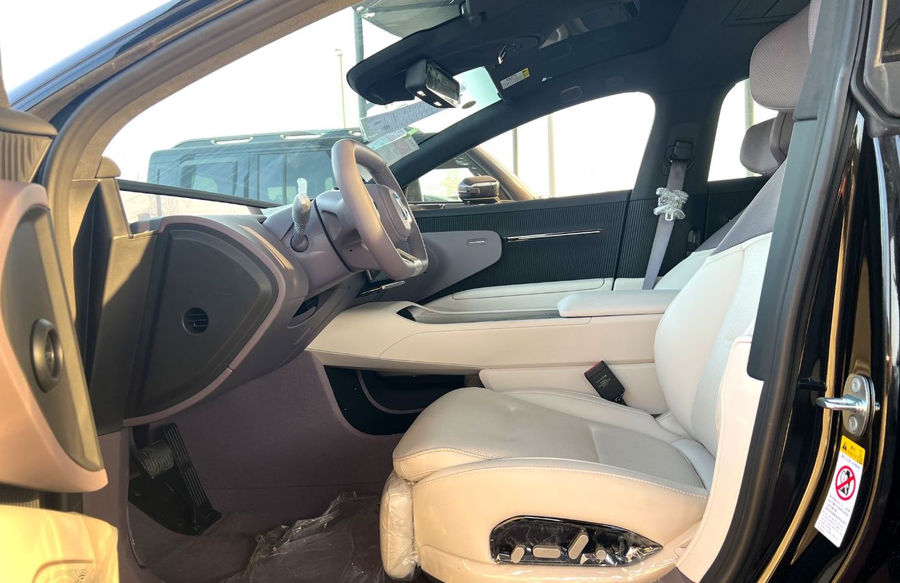 أفاتر 12 GT AWD