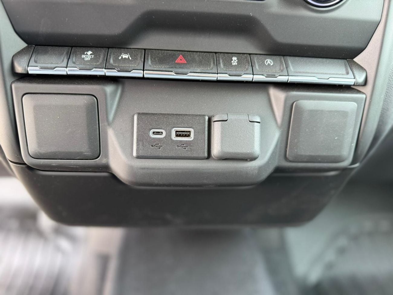 Chevrolet Silverado 1500 RST 1500 REG/CAB TRAILBOSS CLOTH 5.3 V8 RST 5.3 V8 GCC SPECS