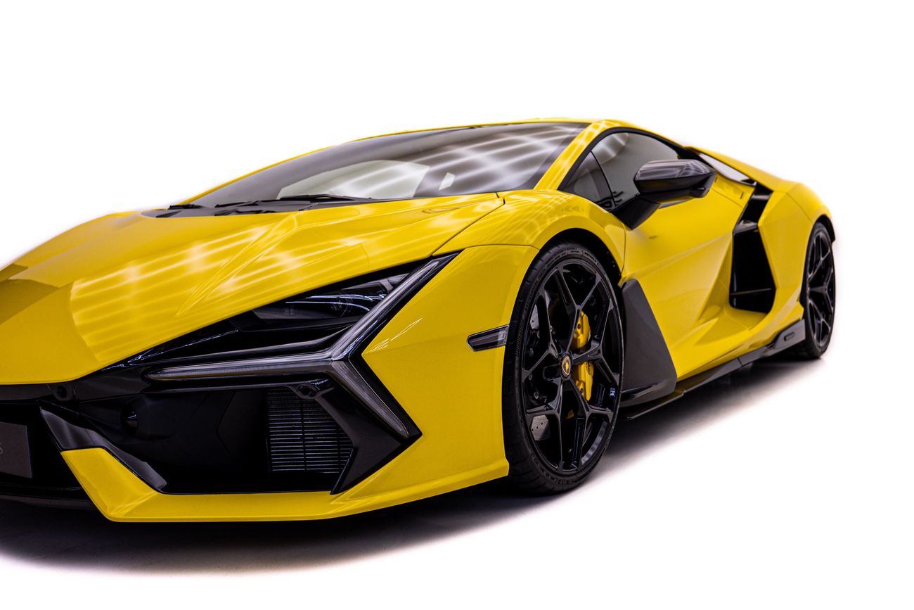 لامبورغيني ريفويلتو 6.5L V12 Hybrid