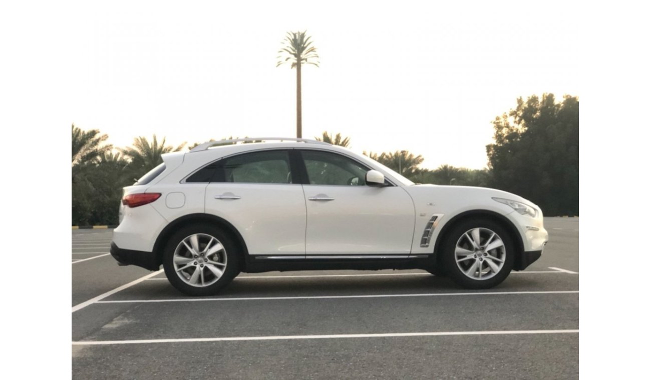 Infiniti QX70 Luxury Plus MODEL 2014 GCC CAR PERFECT CONDITION INSIDE AND OUTSIDE FULL OPTION SUN ROOF LEATHER SEA