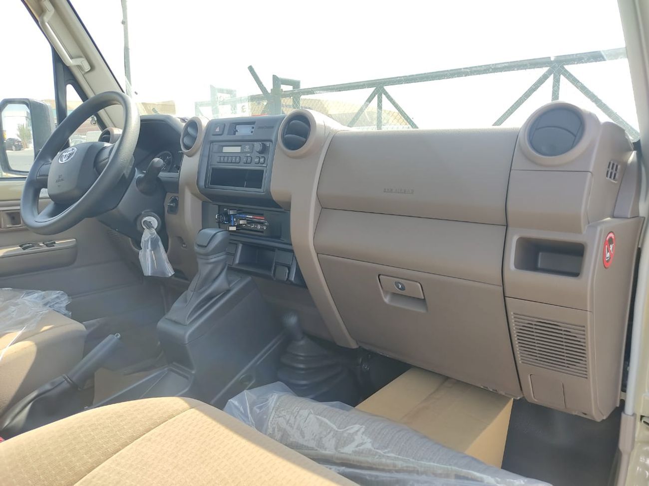 تويوتا لاند كروزر بيك آب SC 4.0L PETROL AUTOMATIC TRANSMISSION ( ONLY FOR RE-EXPORT )