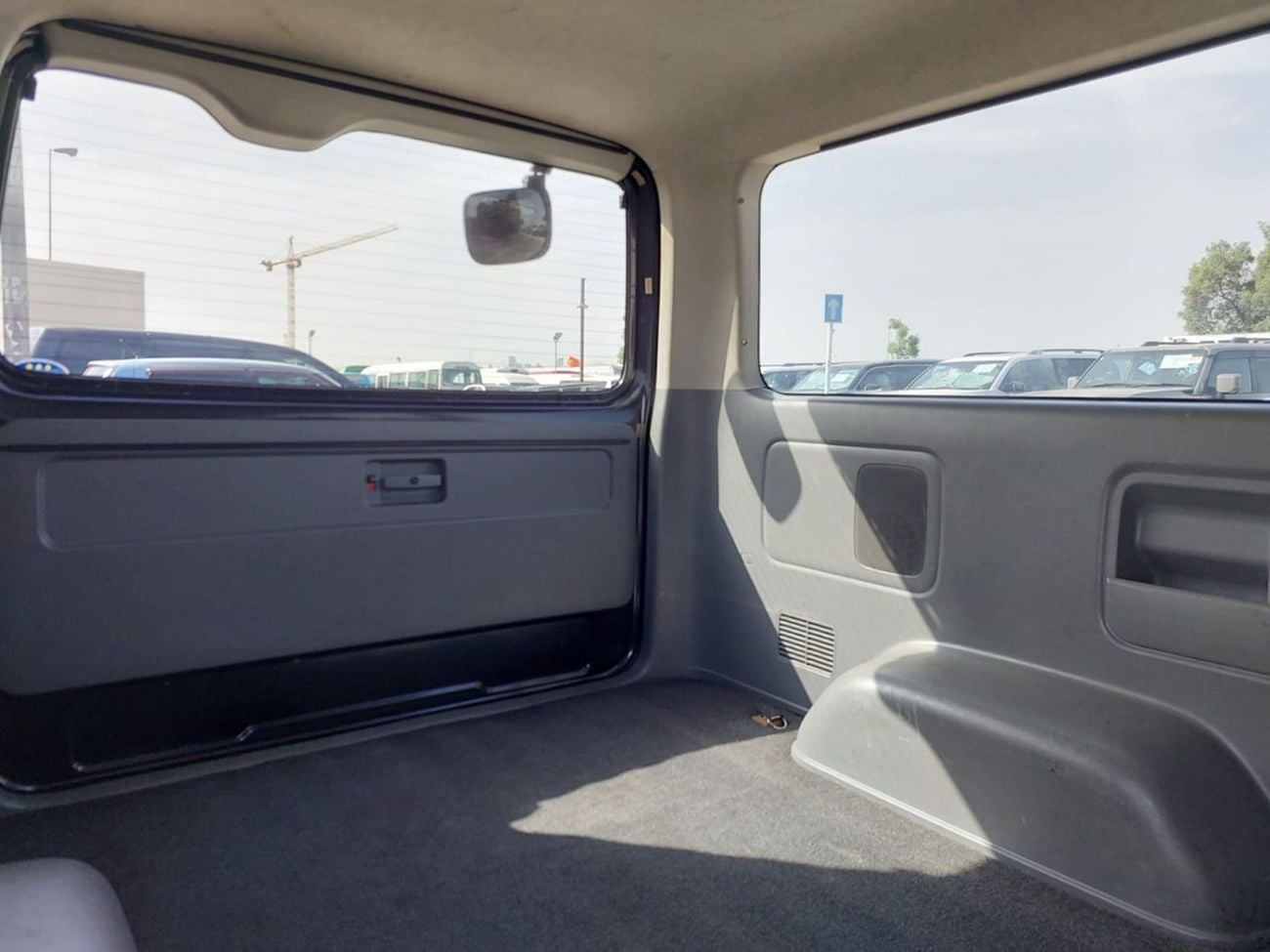 تويوتا هاياس TOYOTA HIACE VAN RHD 2004 MODEL 2.0 L PETROL AUTOMATIC(PM02513)