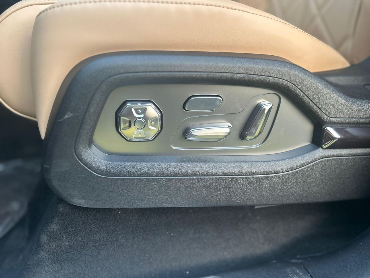 بي واي دي ليوبارد 8 Smart and Brave Flagship Edition (7 Seats)