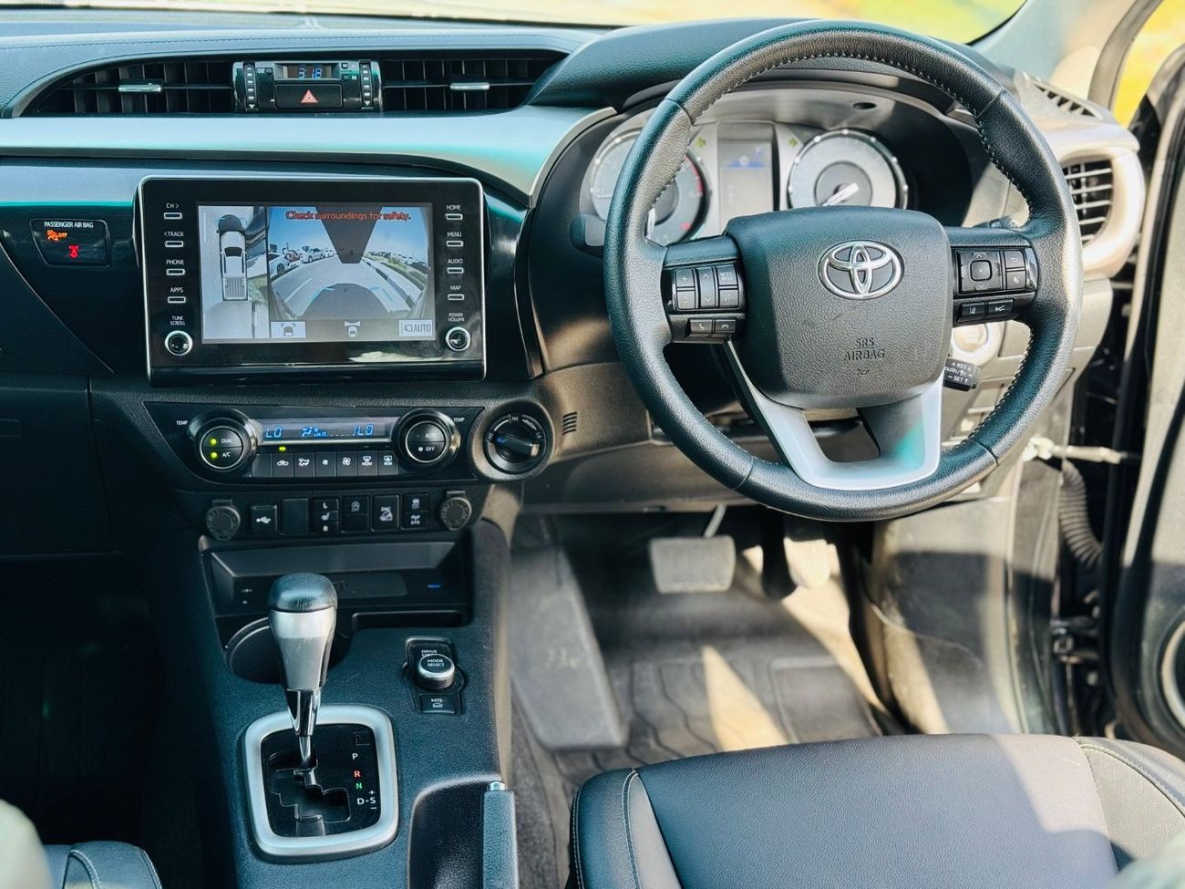 تويوتا هيلوكس Toyota HILUX Full option top of the range with some new options which  HILUX doesn’t have it