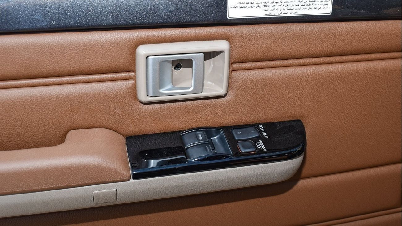 Toyota Land Cruiser 70 4.0L V6 Petrol A/T