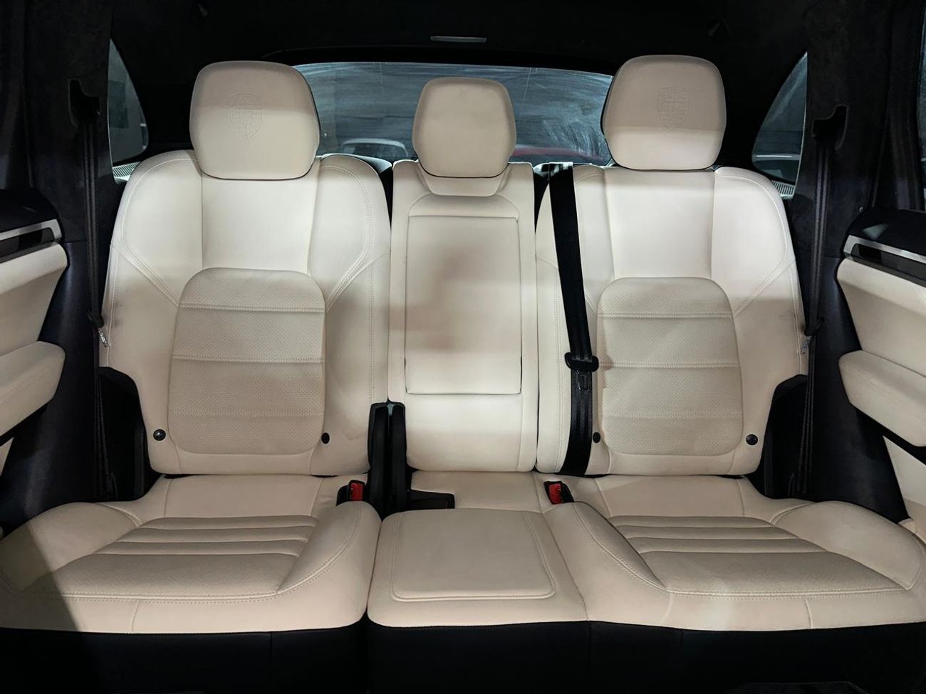 Porsche Cayenne Turbo S 4.8L (570 HP) 2016 | CARBON CERAMIC BRAKES (PCCB) | CARBON INTERIOR PACKAGE | SUNROOF