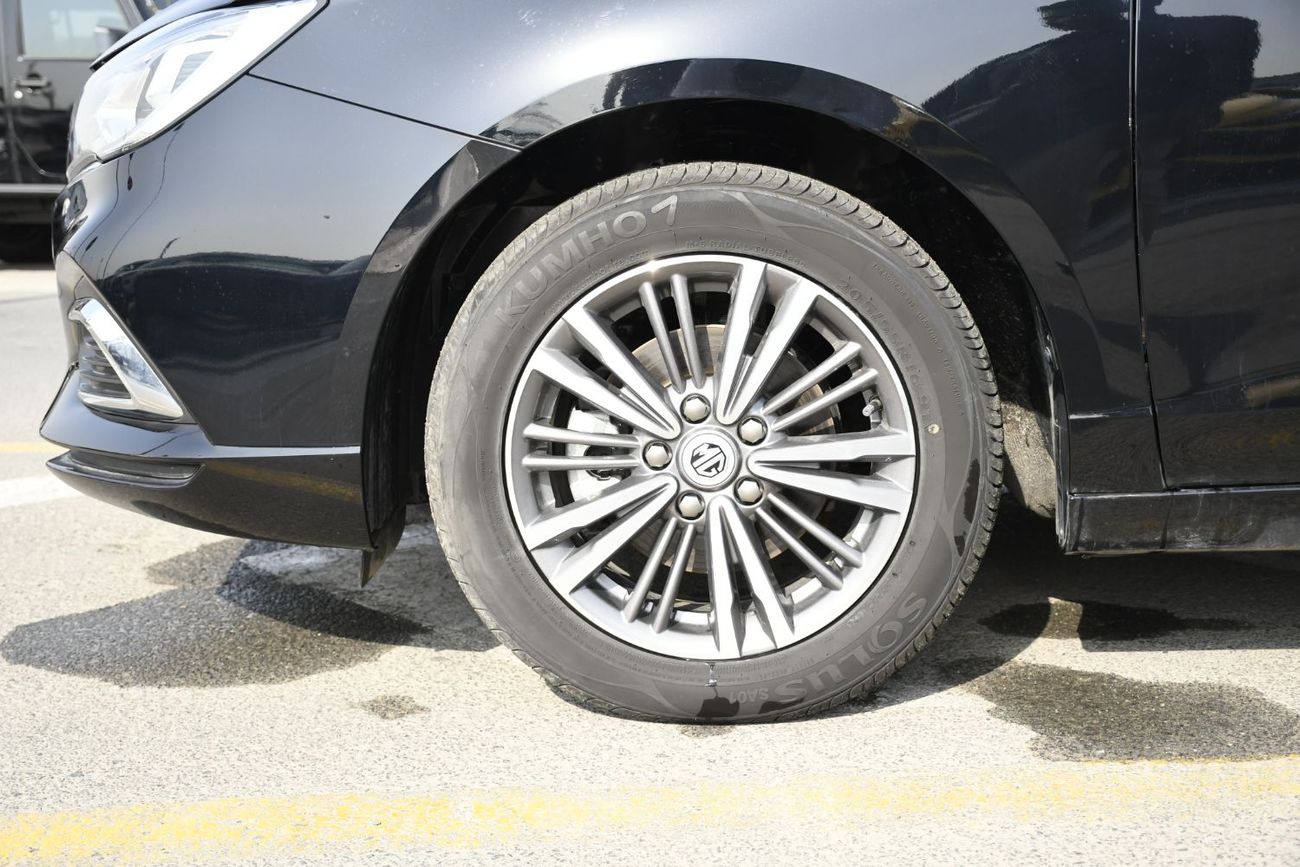 MG 5 2025 MG 5 1.5L Deluxe Edition is the top-tier variant