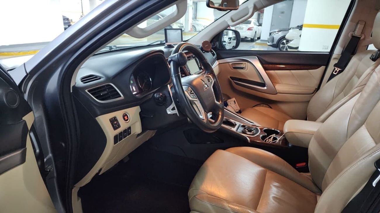 ميتسوبيشي مونتيرو سبورت GLS Premium 3.0L (7 Seater)