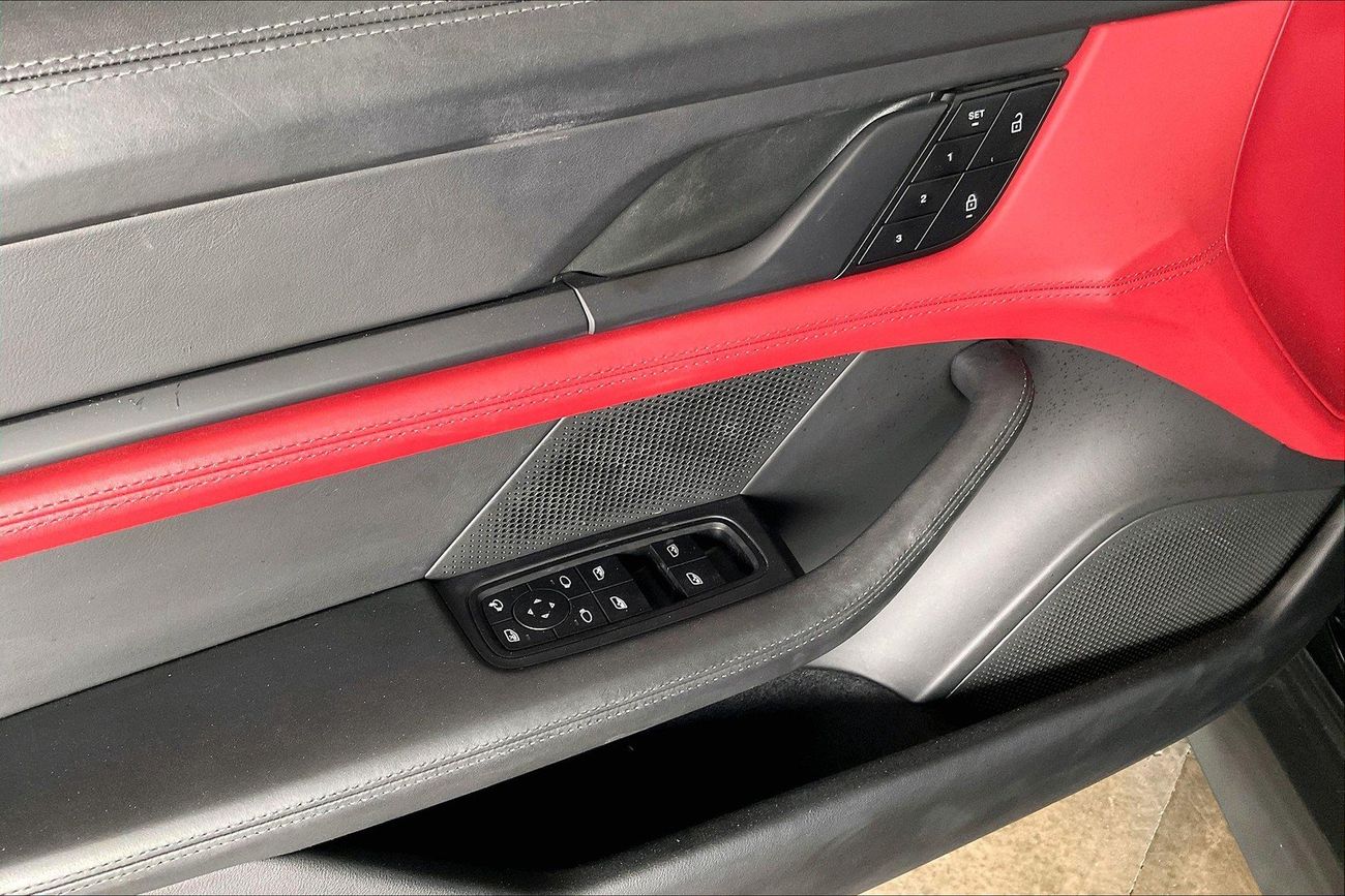 بورش تايكان Taycan | شامل الضمان | 0 ﺪﻔﻋﺓ ﺃﻮﻟﻯ