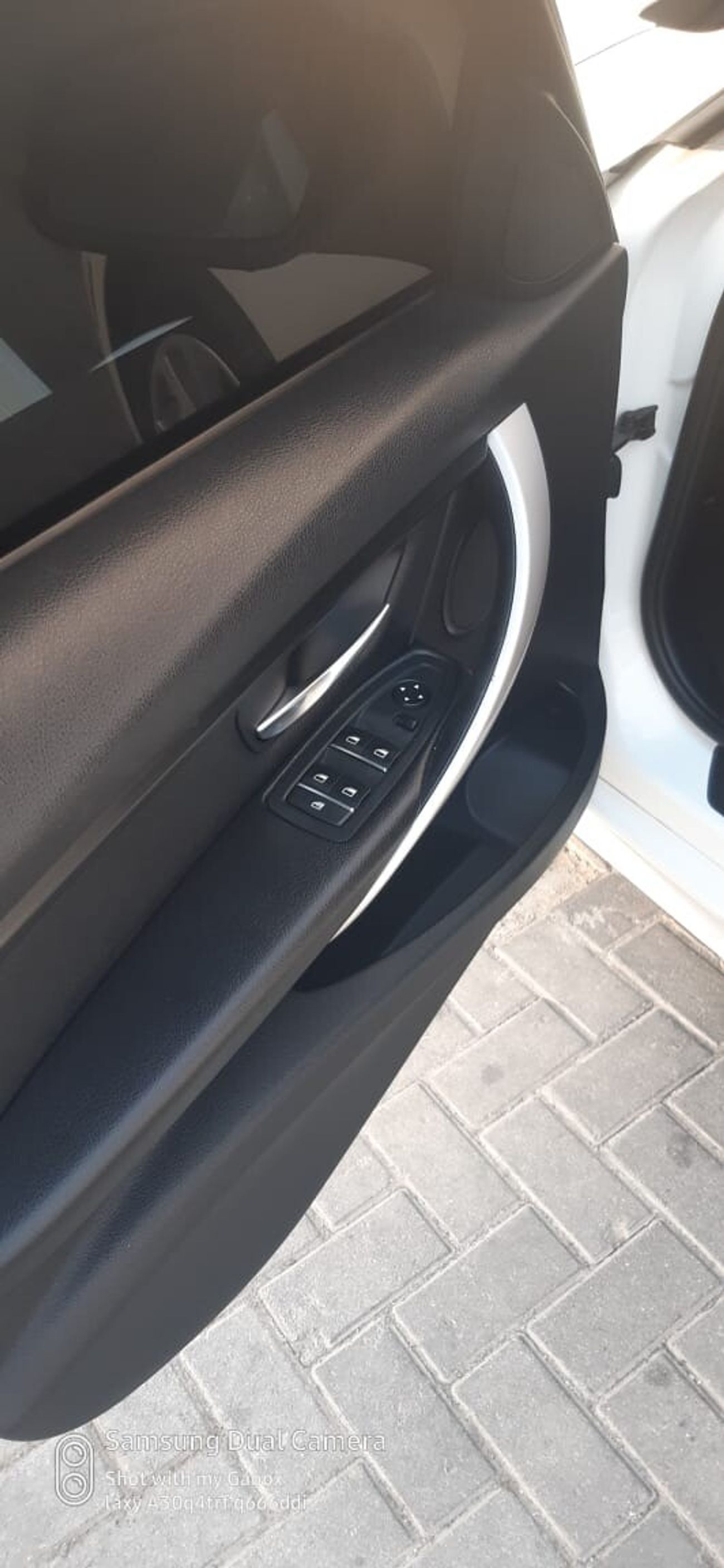 BMW 320i Exclusive 2.0L