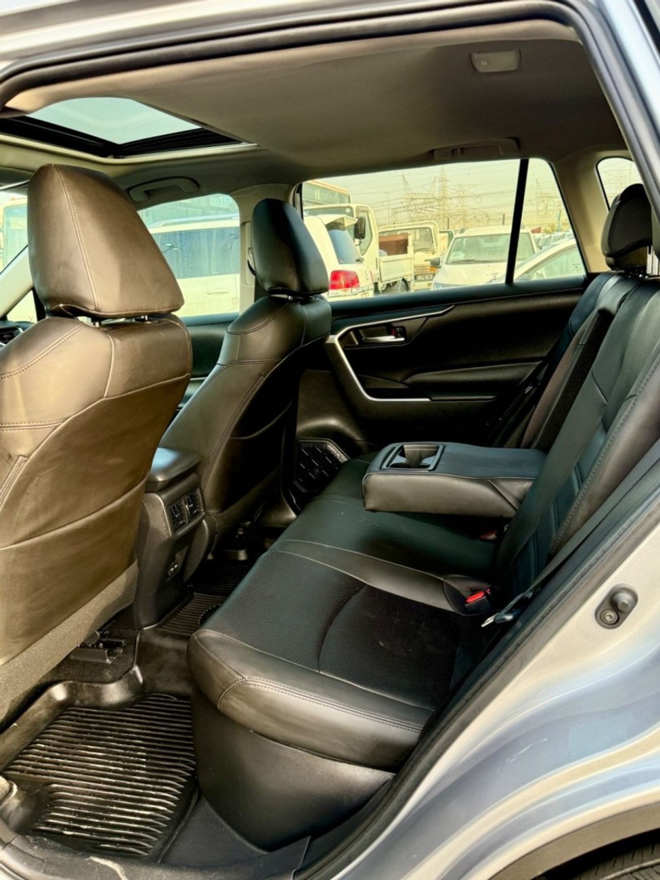 تويوتا راف ٤ XLE 2.5L