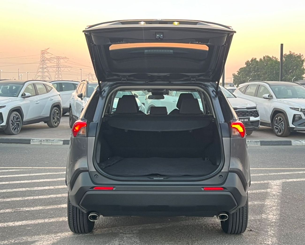 Toyota RAV4 2025 Toyota RAV4 XLE Full Option - 2.5L V6 - Rear CAM - Low Mileage - Radar System -