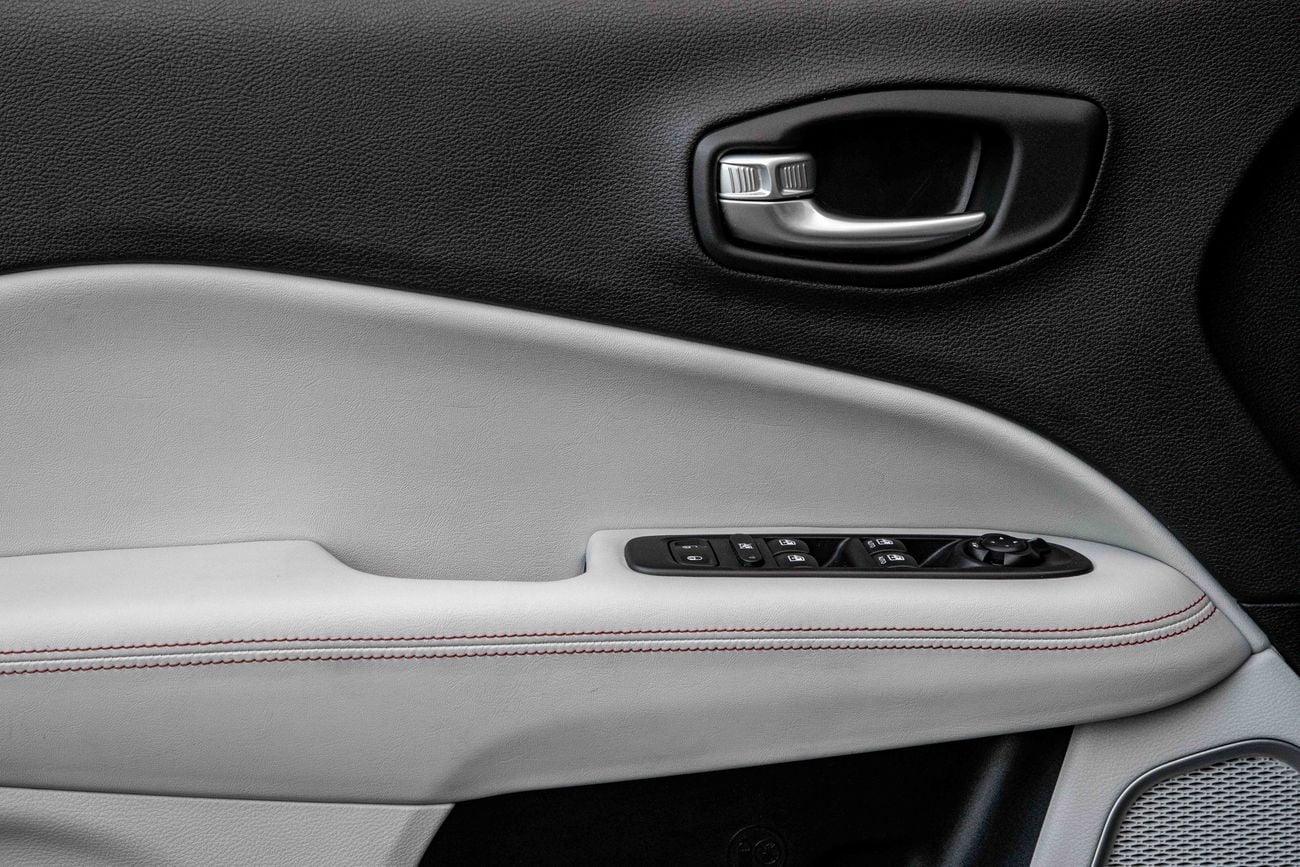 جيب كومباس LIMITED | ONE OWNER | JEEP MAINTAINED